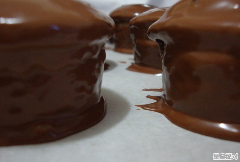 10月7日生日巧克力：香辣辣（Black Pepper Ganche） - 星座运势