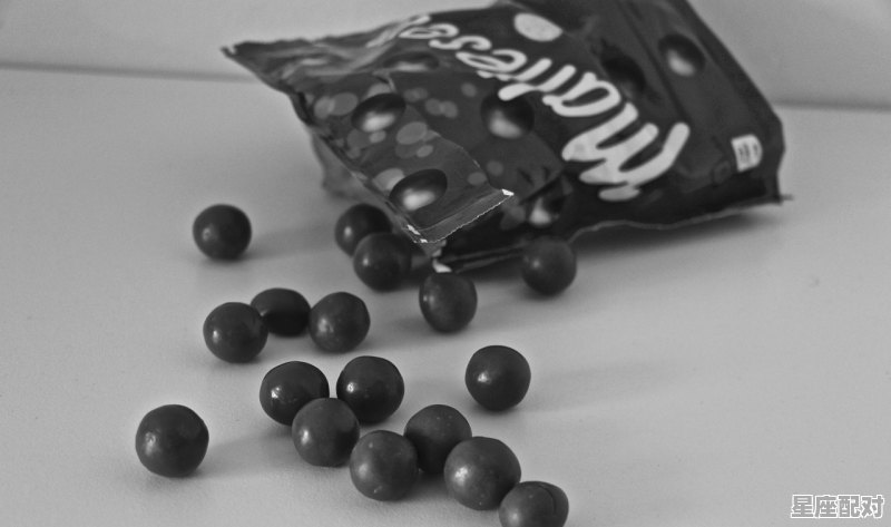 7月25日生日巧克力：脆巧克力条（Chocolate Bars） - 星座运势
